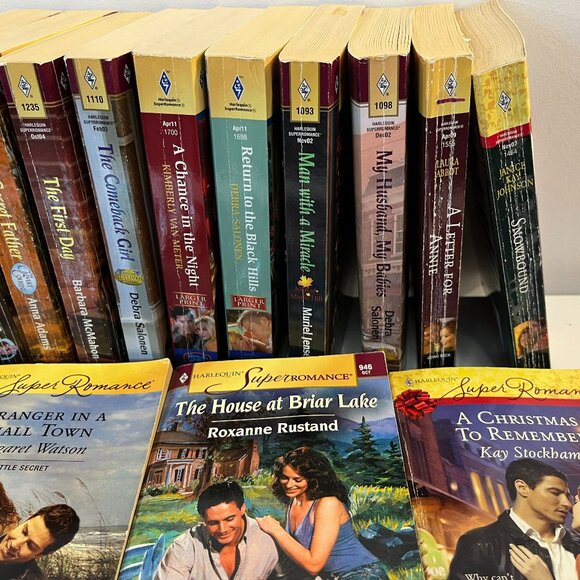 Lot of 19 "Harlequin Super Romance" Paperback Novels - Good condition! - Picture 3 of 7